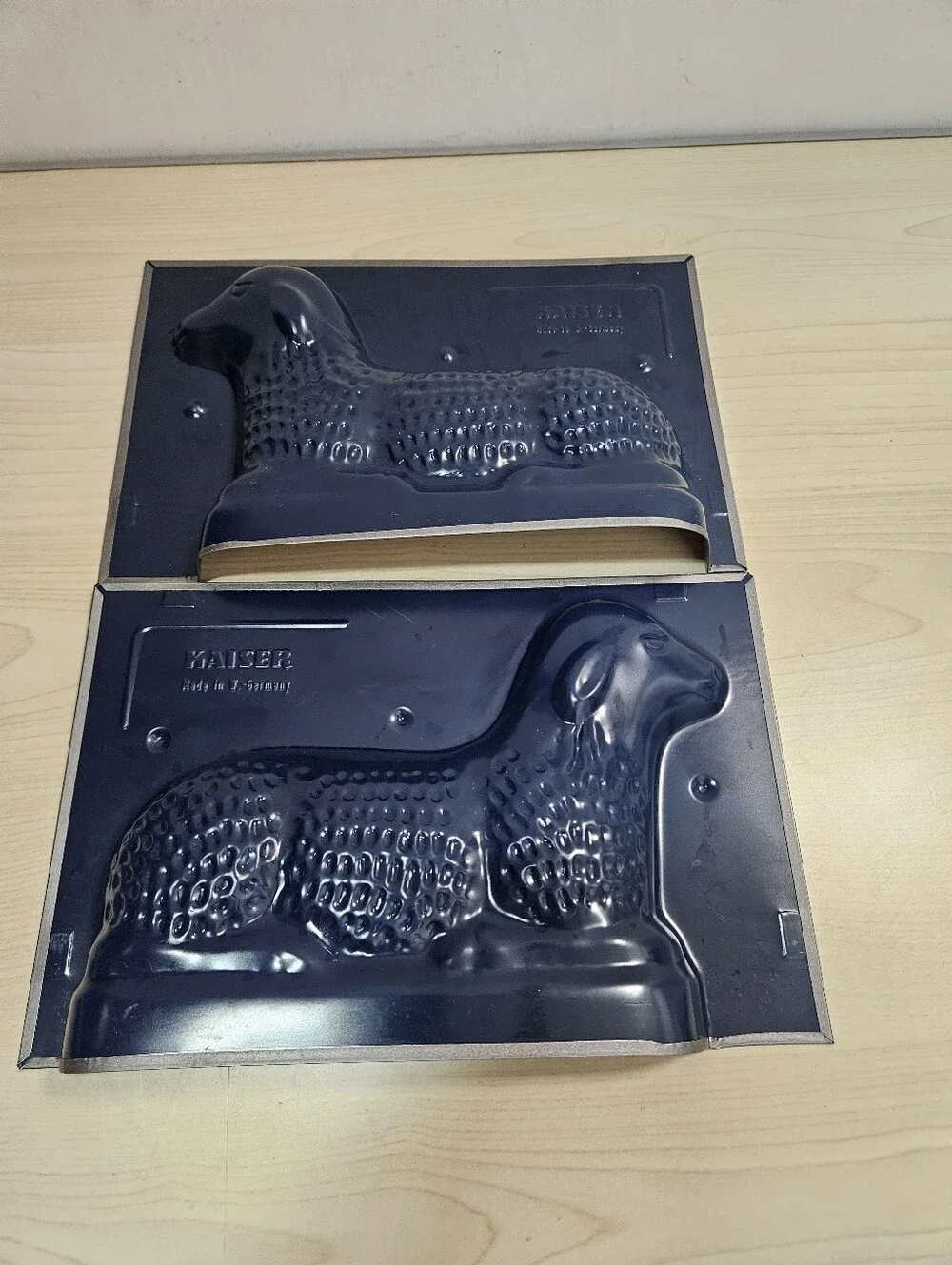 Vintage Kaiser 3D Easter Lamb Cake Mold 658902 0.7L West Germany